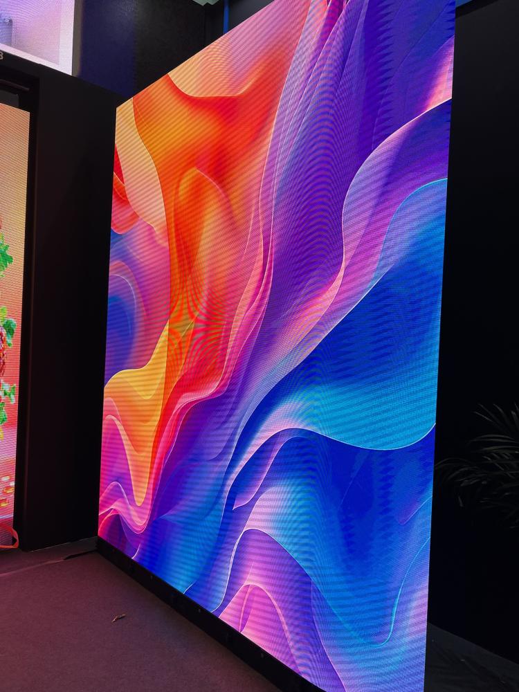 pruhledne mesh digitalni obrazovky